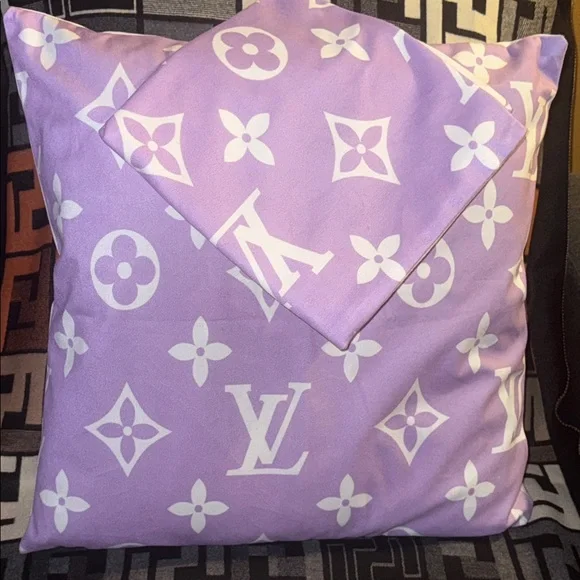 Fashion Louis Vuitton Purple /White Pillowcases - Picture 1 of 4
